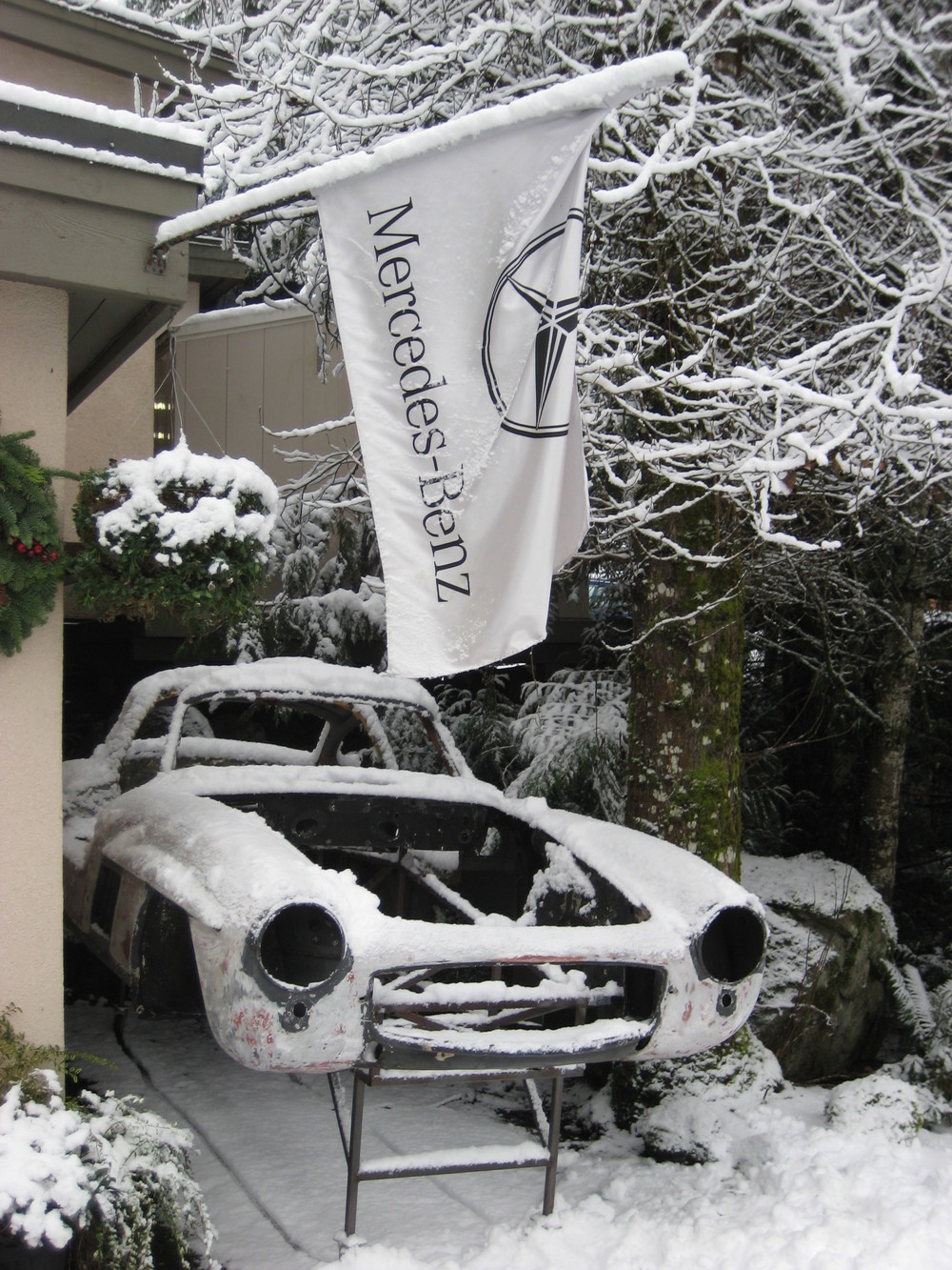 Alloy Gullwing body in the snow (old photo)